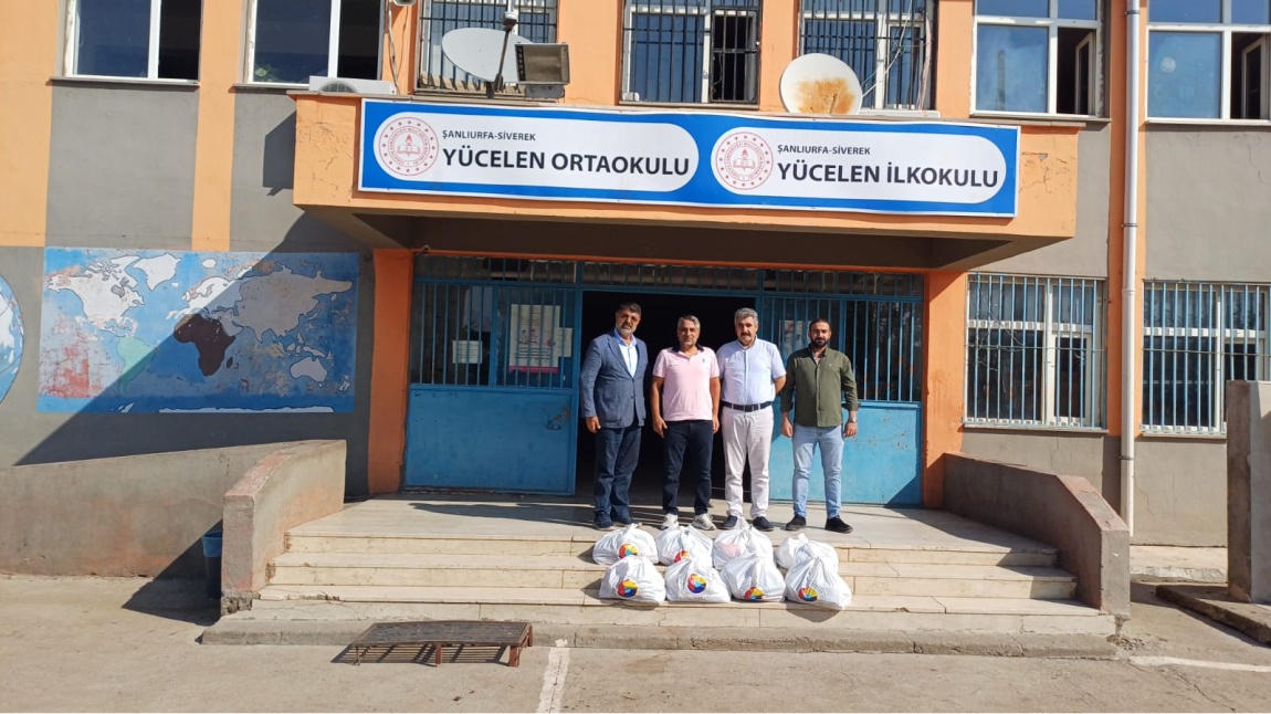 Siverek Ticaret ve Sanayi Odası Başkanı Sayın Salih Serdal BUCAK, oda meclis başkanı Adnan AKÇİÇEK, yönetim kurulu üyesi Sedat AĞIRTMIŞ' tan okulumuza anlamlı destek...